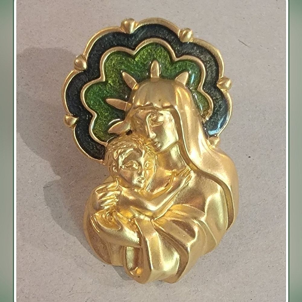 #Vintage #AVON Virgin Mary & Baby Jesus Lapel Tac Pin Mother & Child 1.5" x .88"